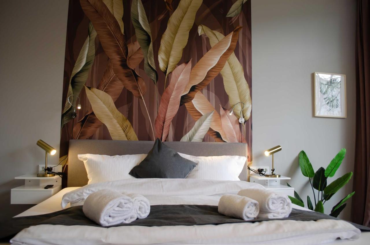 Homely 7